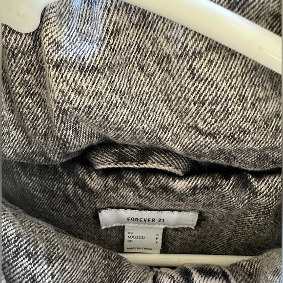 Forever 21 | Drawstring Puffer Jacket | Small - Picture 3 of 3